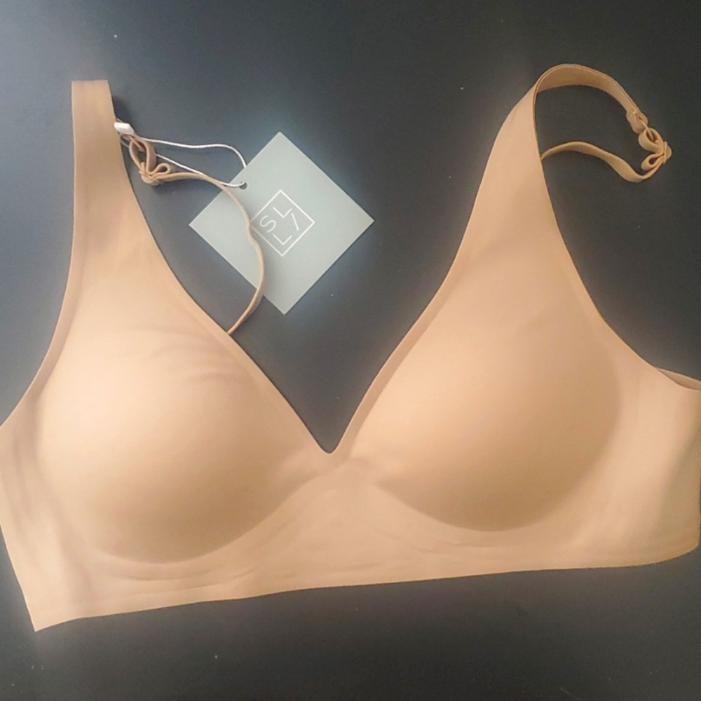 Seamless lingerie second skin lift and separate bralette
